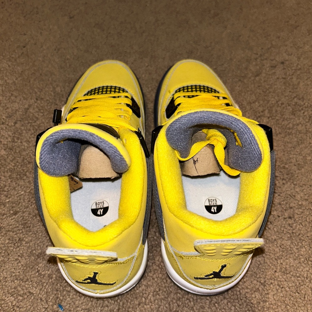 Lightning 4s - Picture 2 of 8